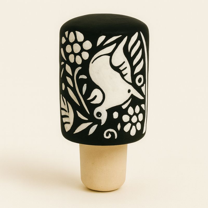 Tapón para botella pintado a mano con técnica Xailtal por artesanos de Xalitla, Guerreo,